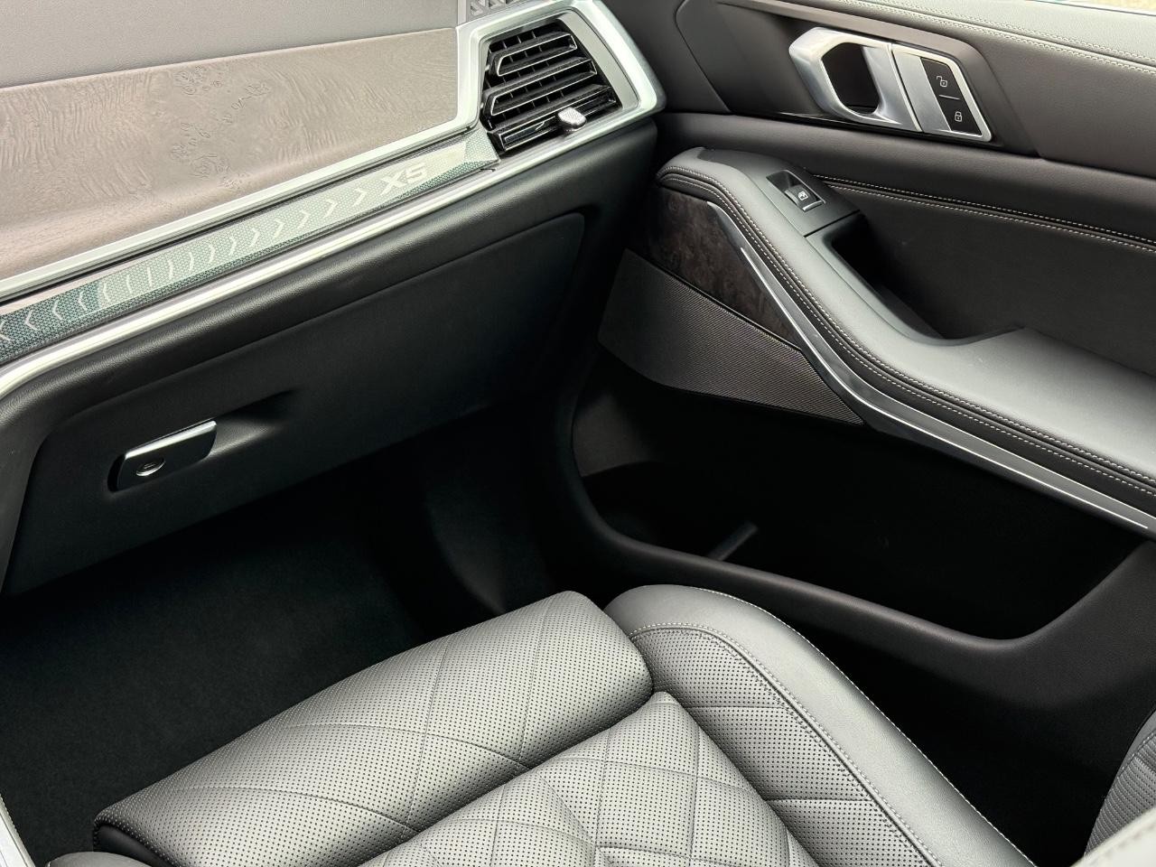 BMW X5 Vehicle Image 14