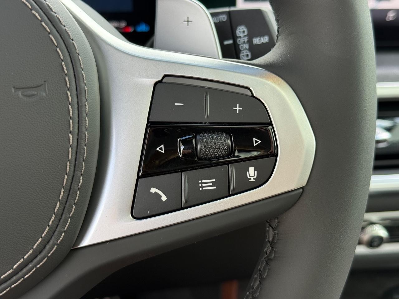 BMW X7 Vehicle Image 13