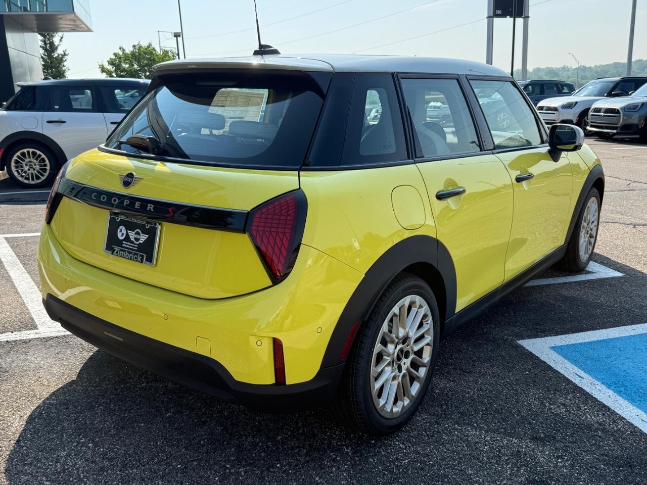 MINI Hardtop 4 Door Vehicle Image 04