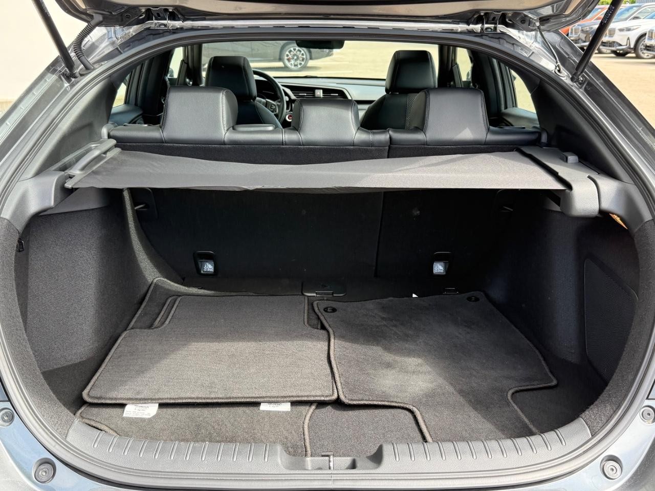 Honda Civic Hatchback Vehicle Image 05