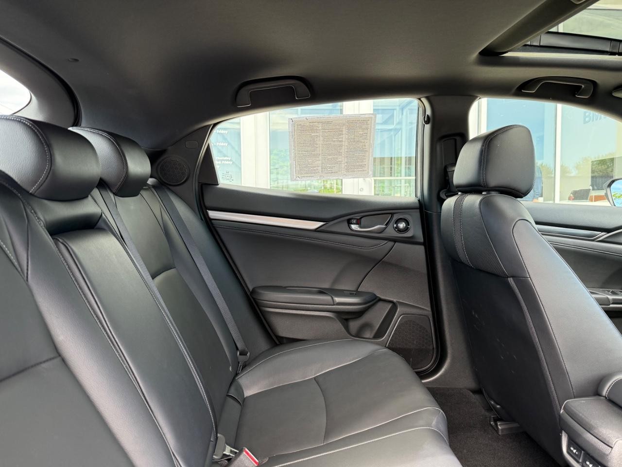 Honda Civic Hatchback Vehicle Image 10