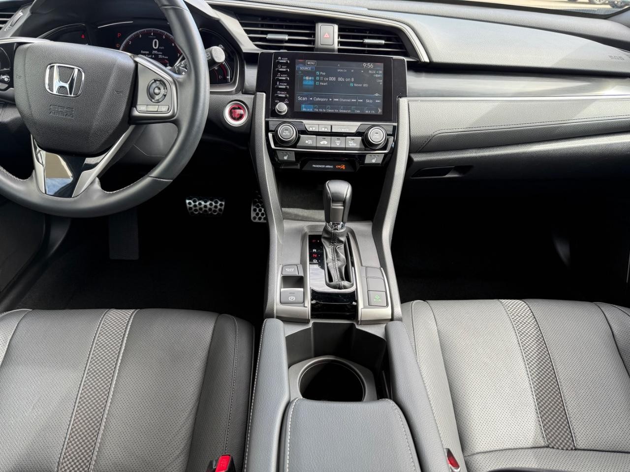 Honda Civic Hatchback Vehicle Image 11
