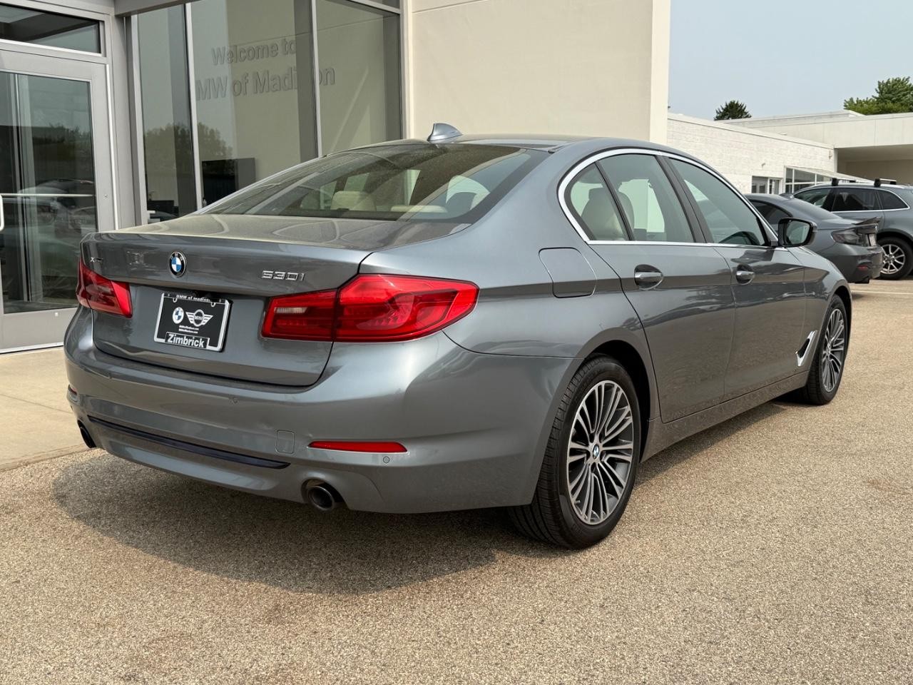BMW 5 Series Vehicle Image 03