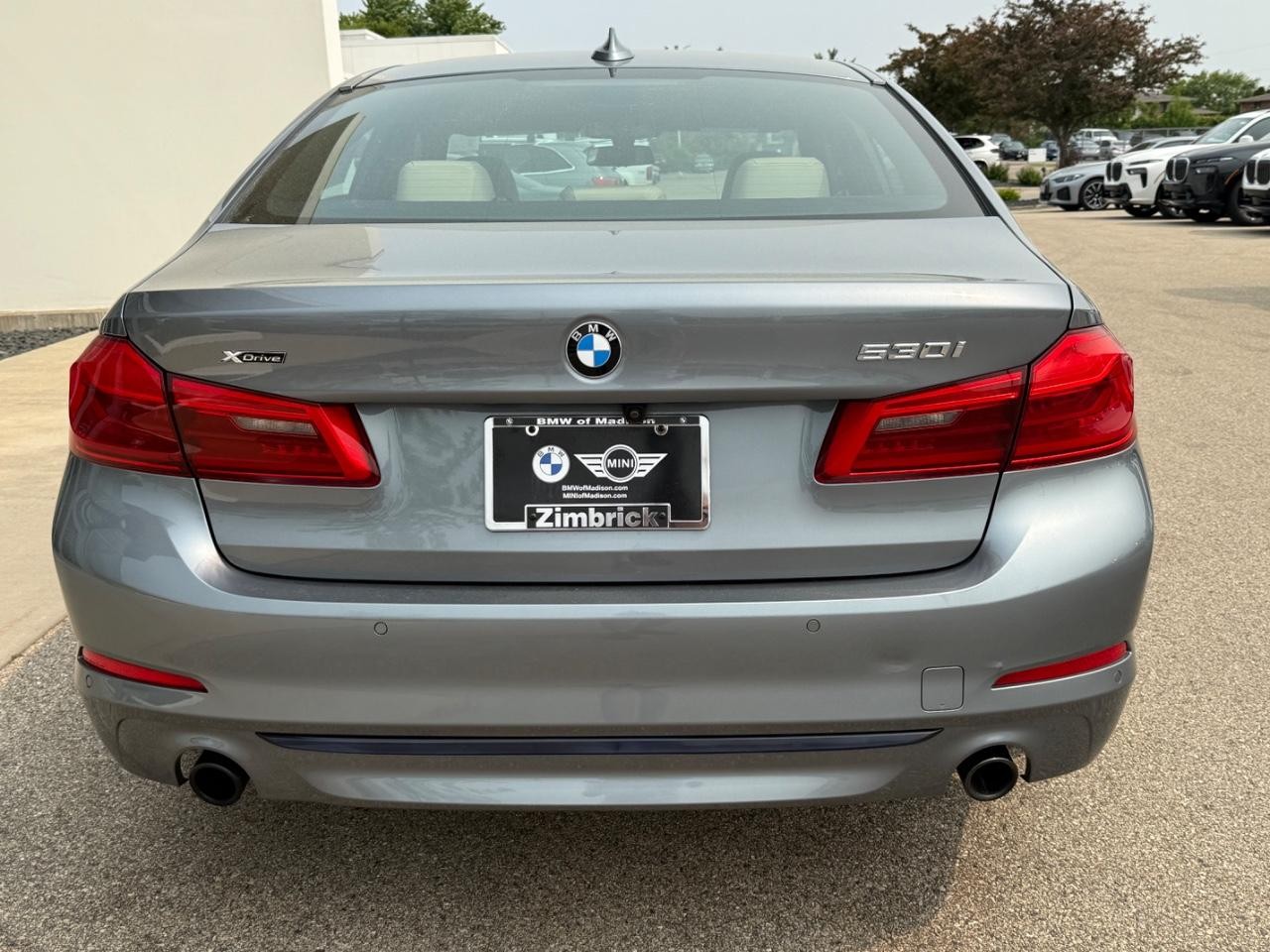 BMW 5 Series Vehicle Image 04