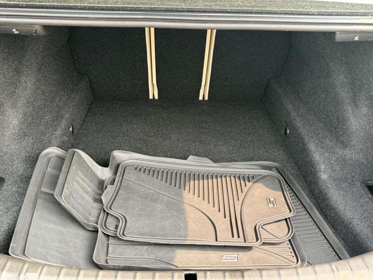 BMW 5 Series Vehicle Image 05