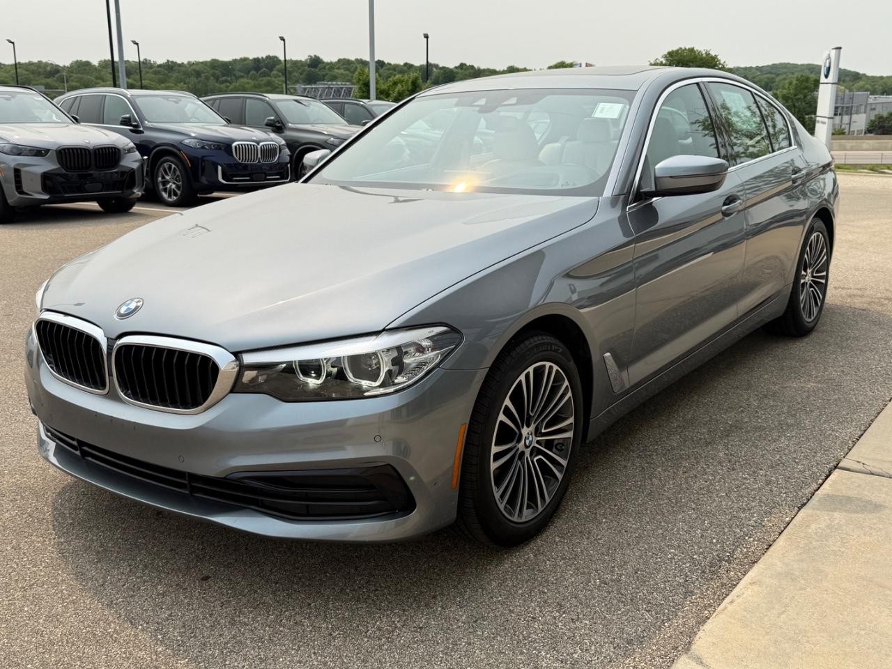 BMW 5 Series Vehicle Image 08