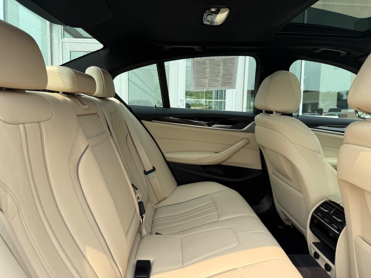 BMW 5 Series Vehicle Image 10
