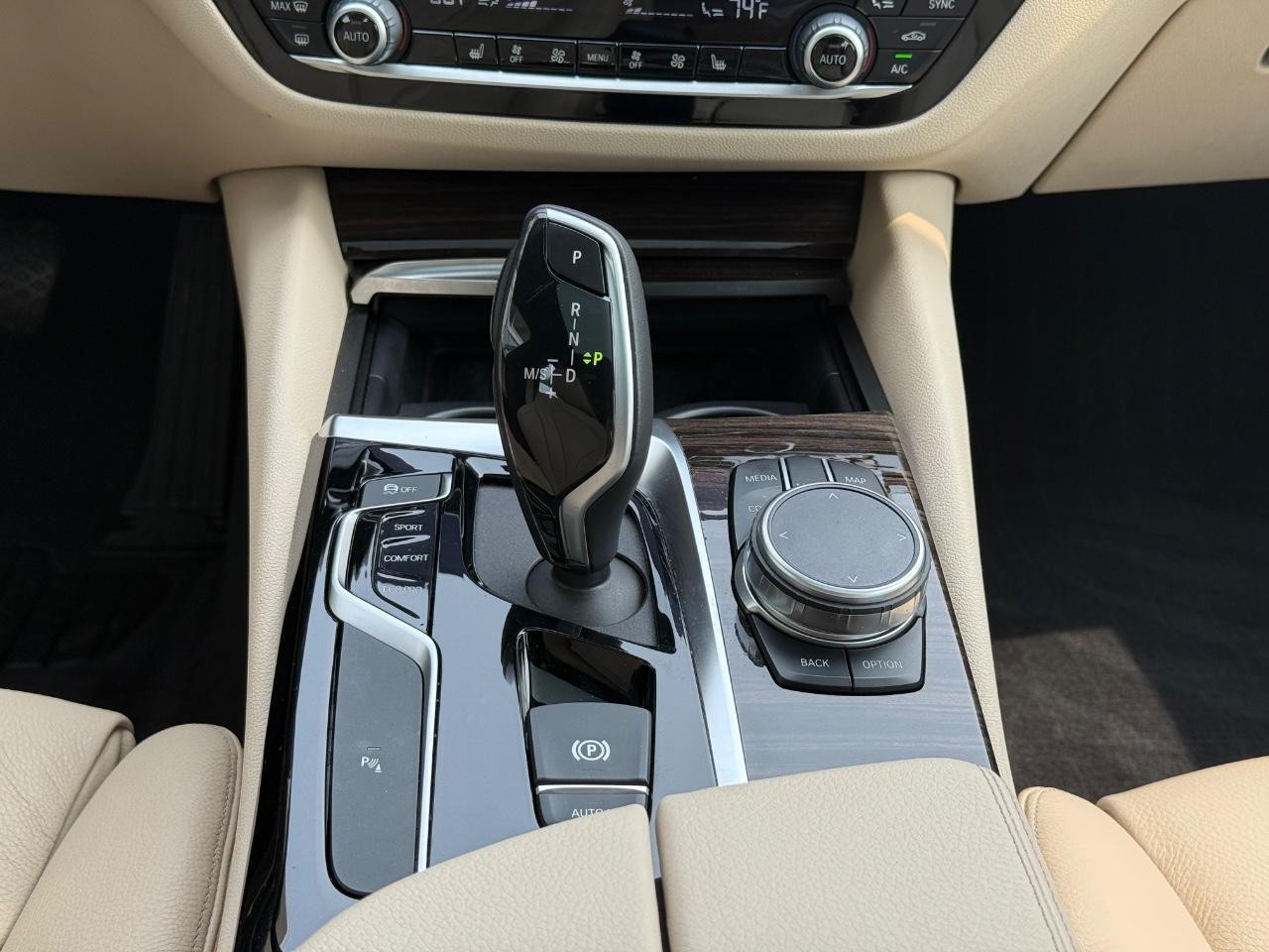BMW 5 Series Vehicle Image 13