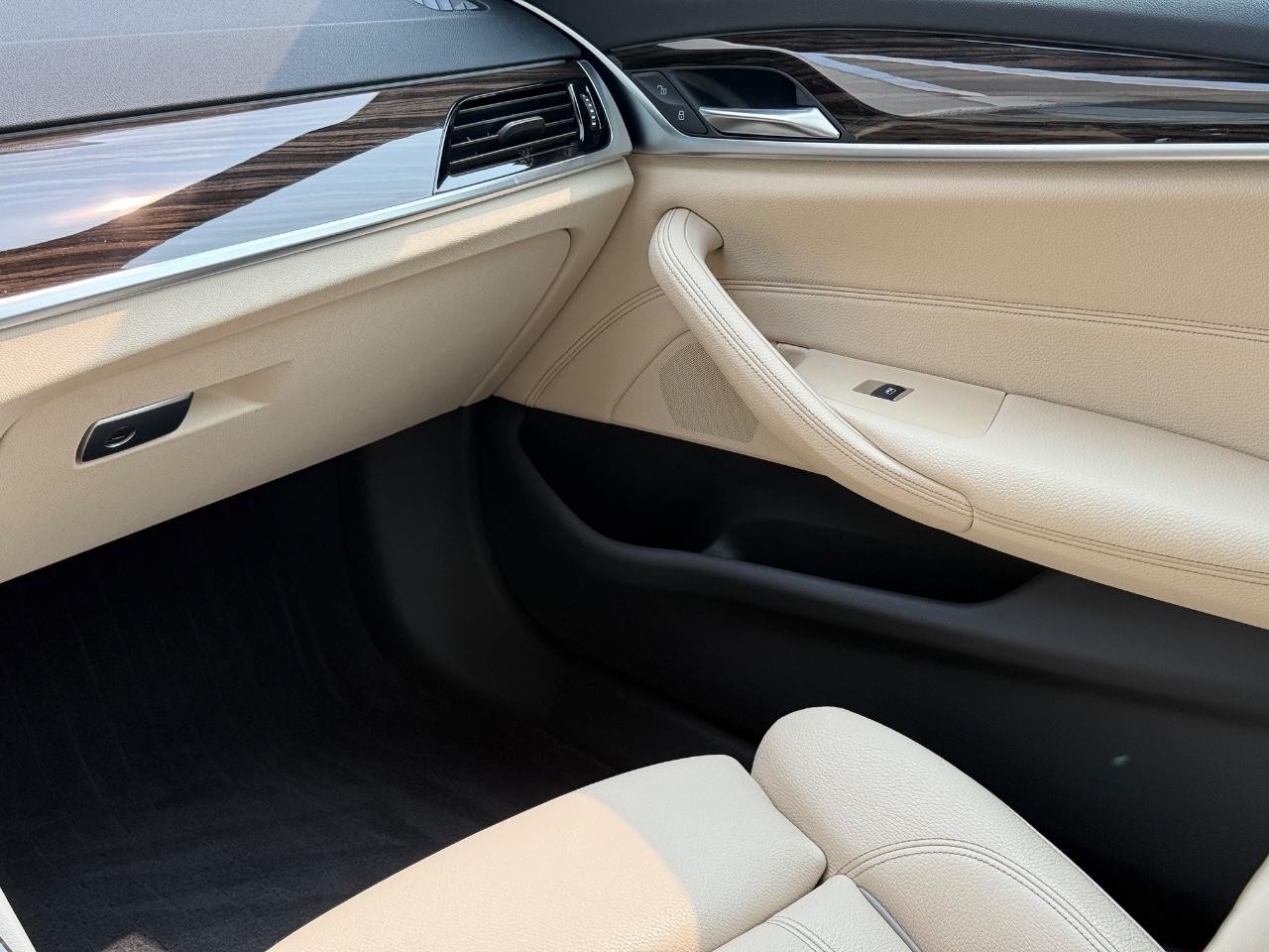 BMW 5 Series Vehicle Image 15
