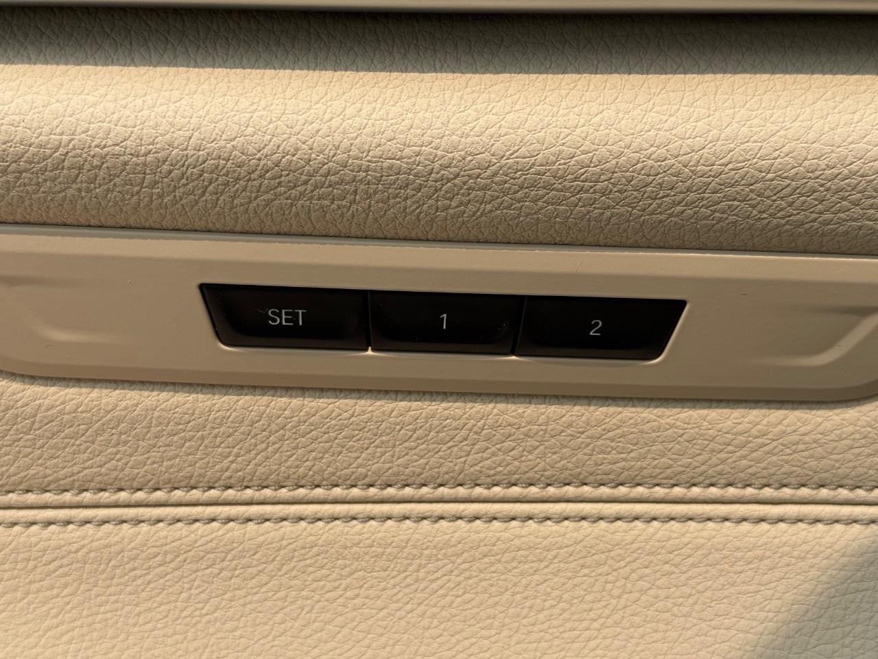 BMW 5 Series Vehicle Image 16