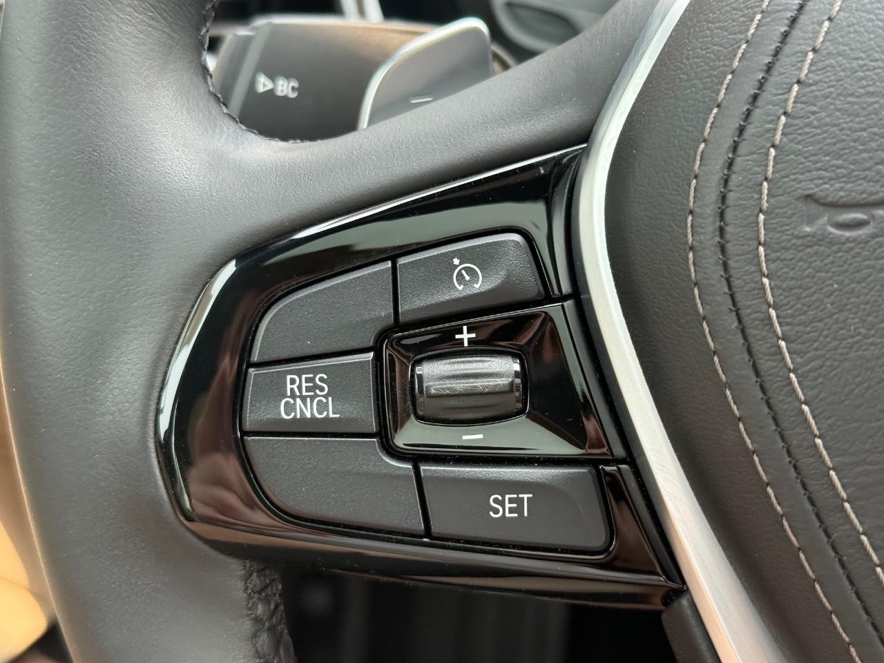 BMW 5 Series Vehicle Image 17