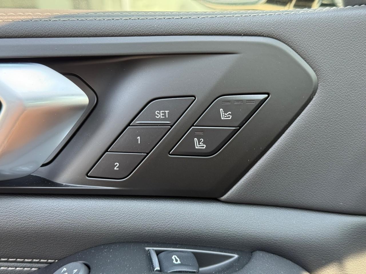BMW X5 Vehicle Image 11