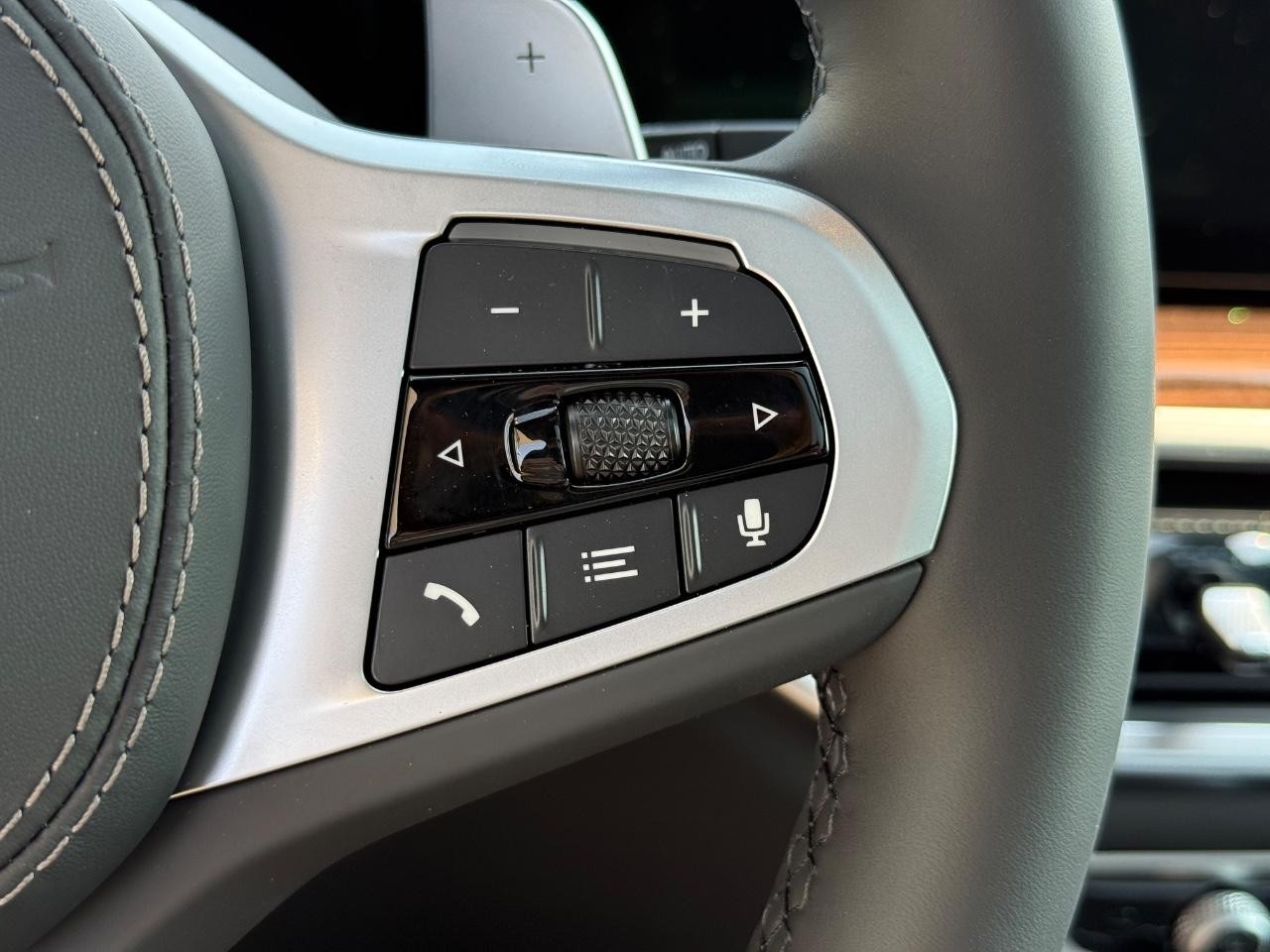 BMW X5 Vehicle Image 13