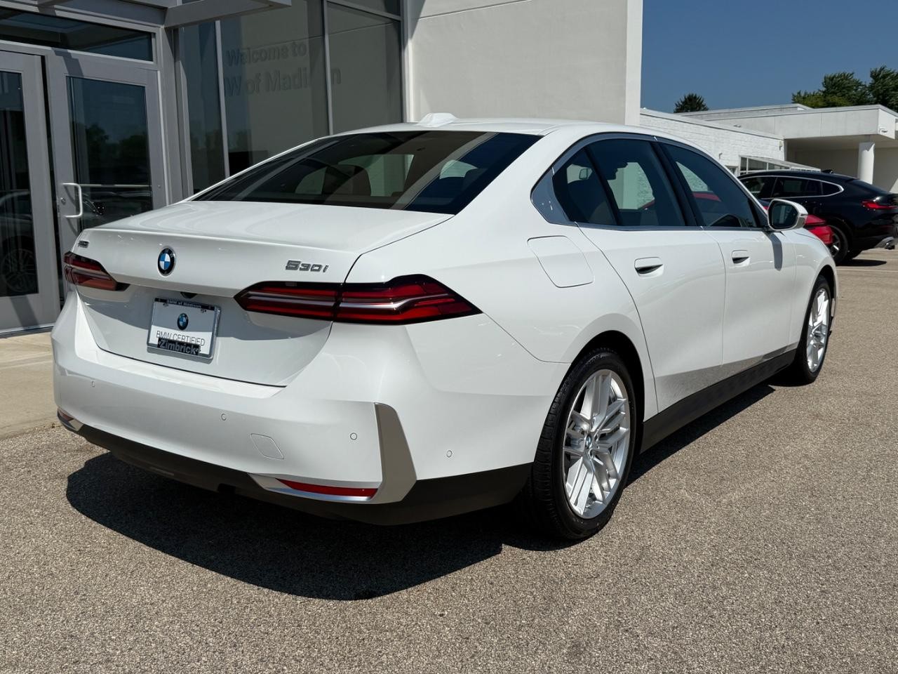 BMW 5 Series Vehicle Image 03