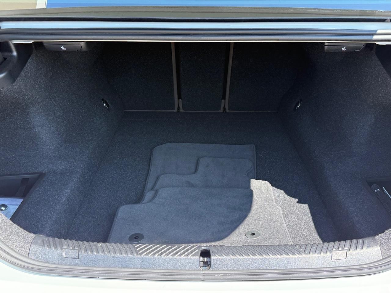 BMW 5 Series Vehicle Image 05
