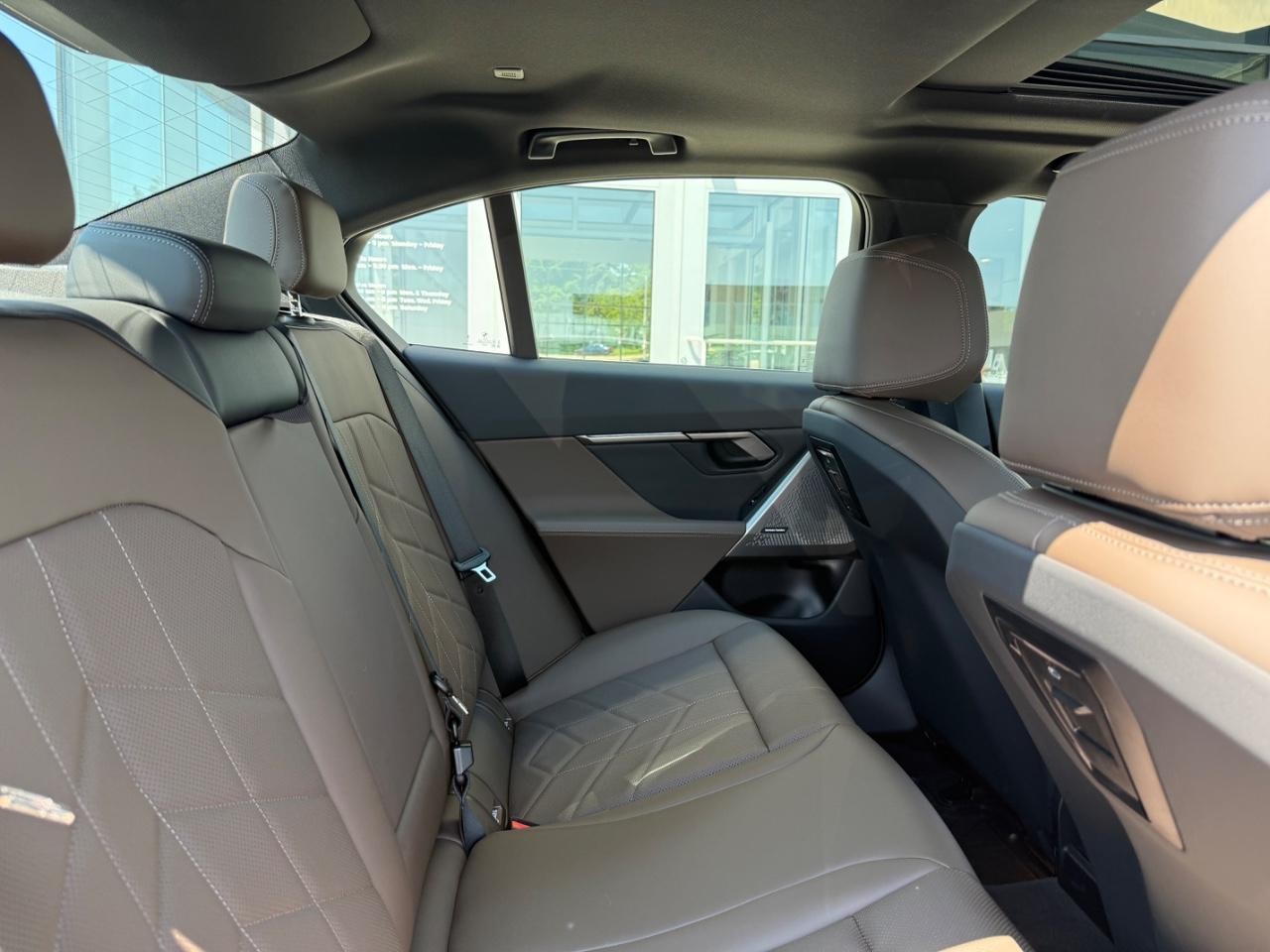 BMW 5 Series Vehicle Image 10