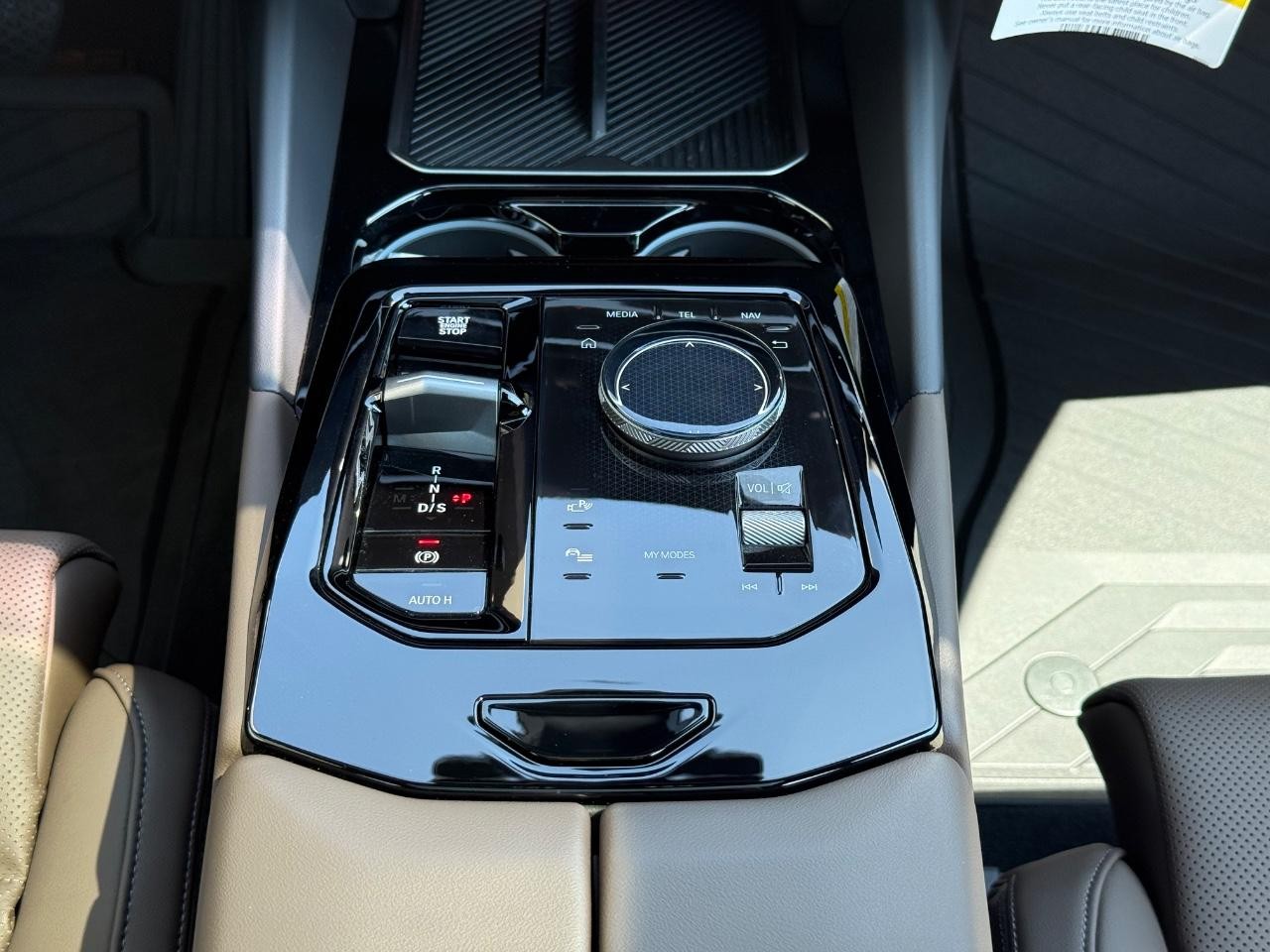 BMW 5 Series Vehicle Image 13