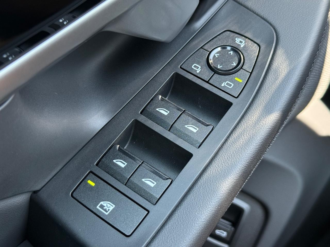 BMW 5 Series Vehicle Image 21