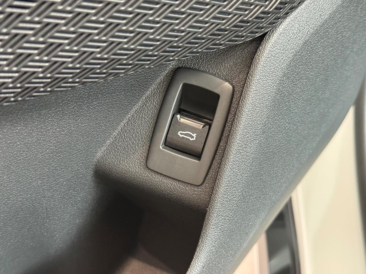 BMW X1 Vehicle Image 19