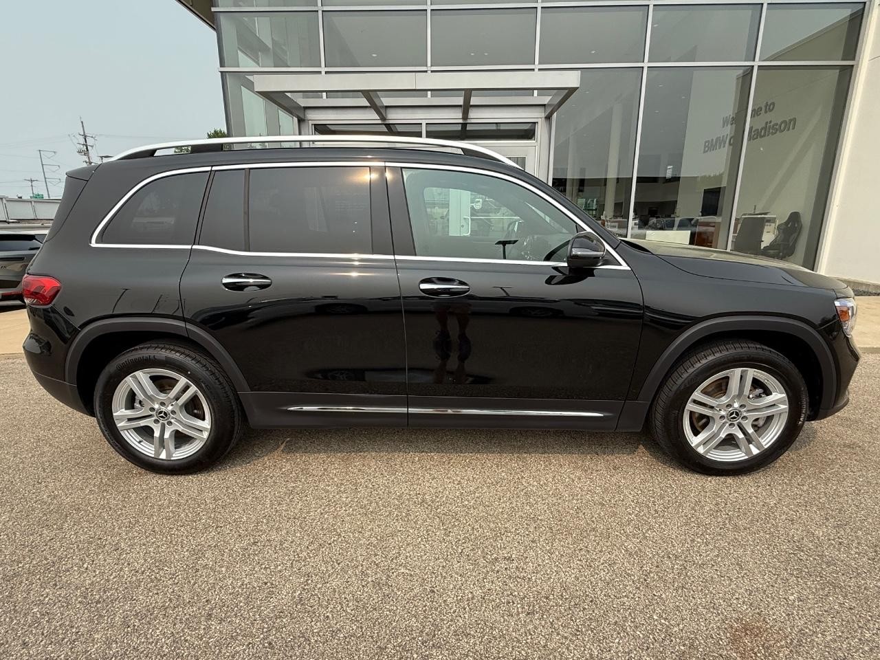 Mercedes-Benz GLB Vehicle Image 02