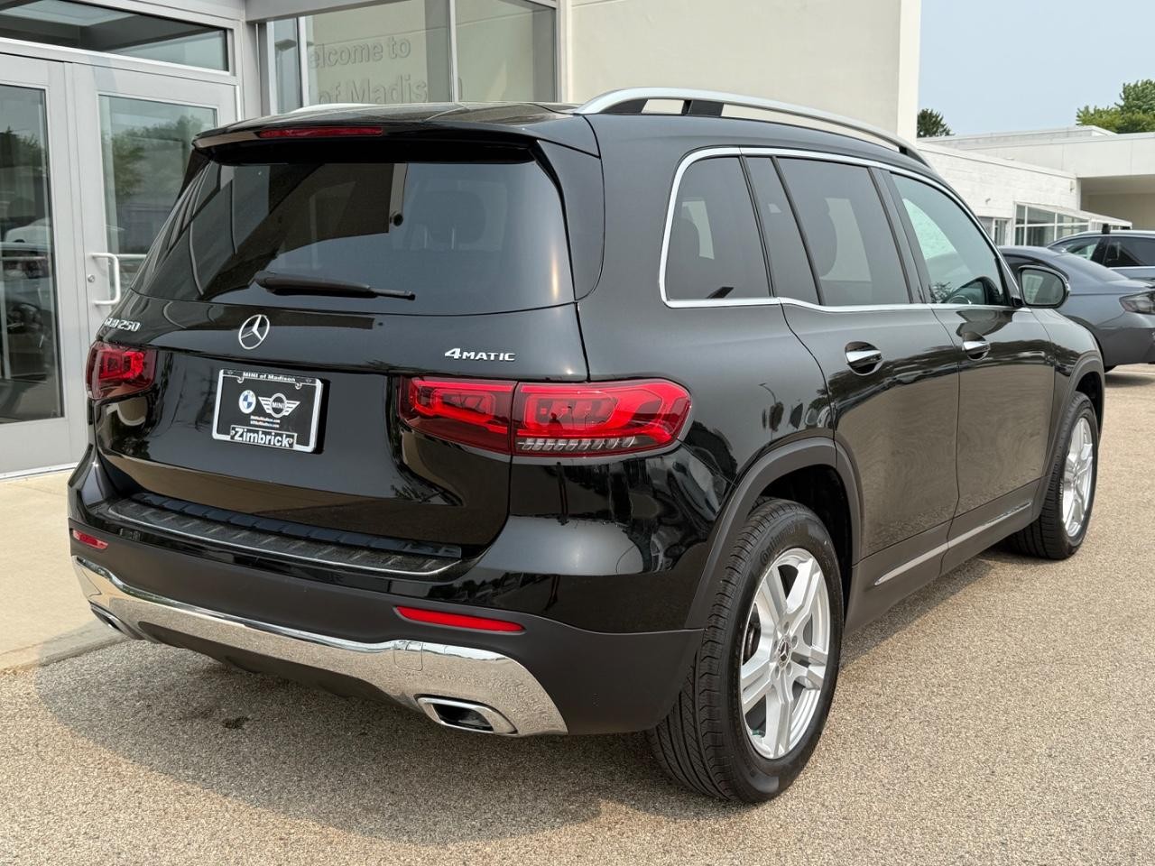 Mercedes-Benz GLB Vehicle Image 03