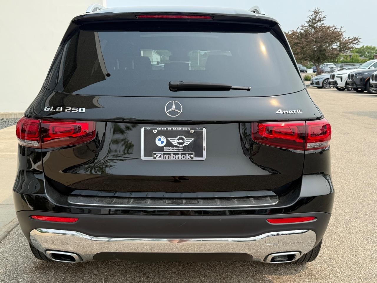 Mercedes-Benz GLB Vehicle Image 04