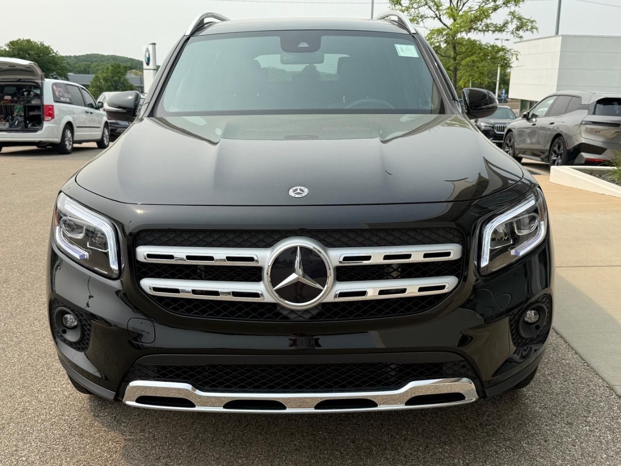 Mercedes-Benz GLB Vehicle Image 09