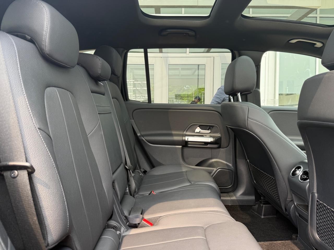 Mercedes-Benz GLB Vehicle Image 10