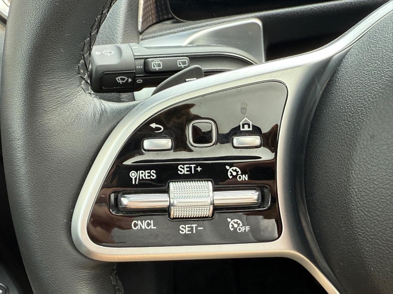 Mercedes-Benz GLB Vehicle Image 15
