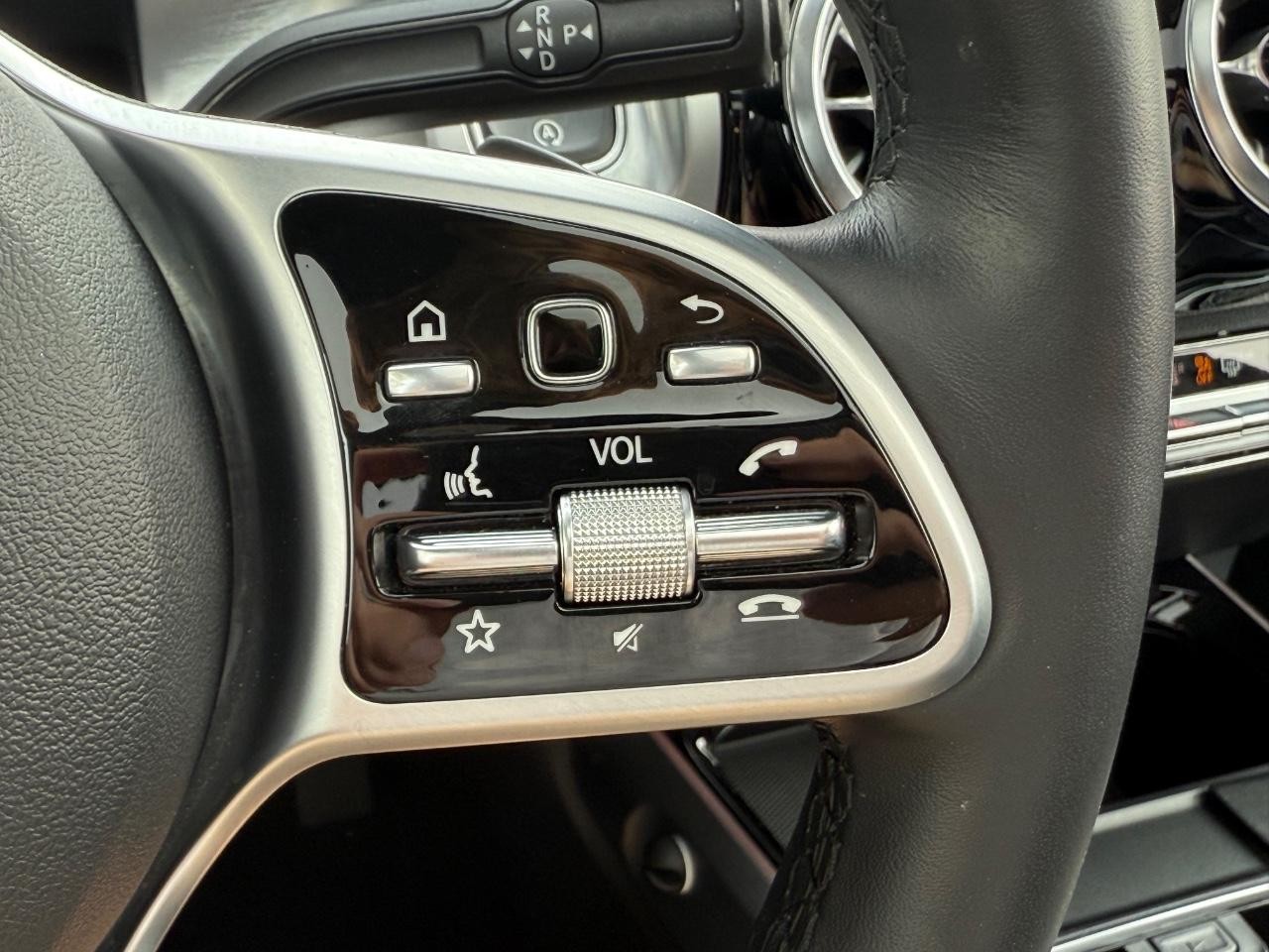 Mercedes-Benz GLB Vehicle Image 16