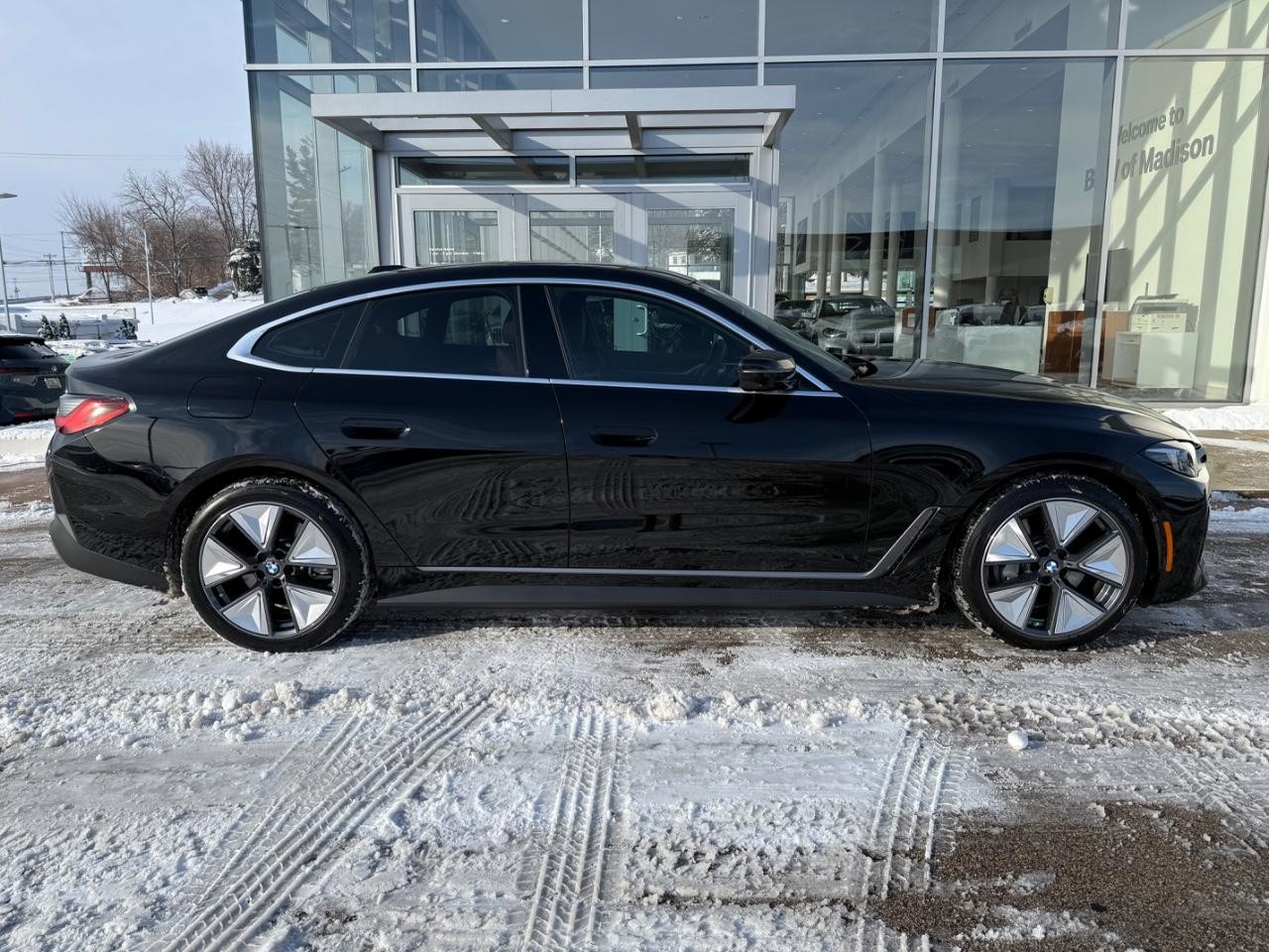 BMW i4 Vehicle Image 02