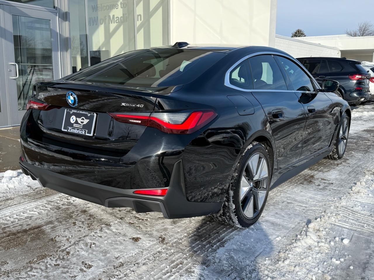 BMW i4 Vehicle Image 03