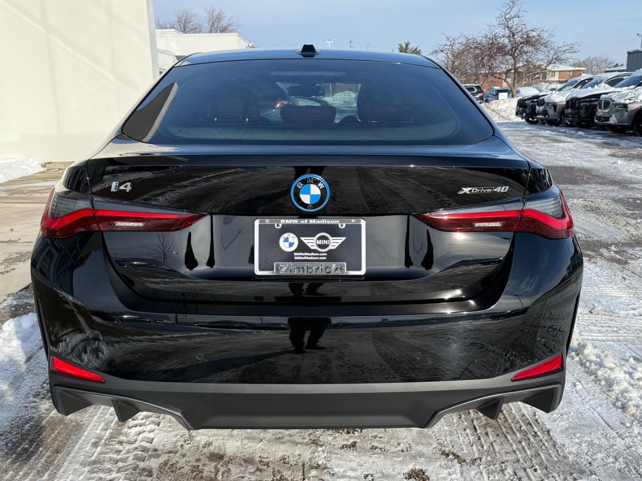 BMW i4 Vehicle Image 04