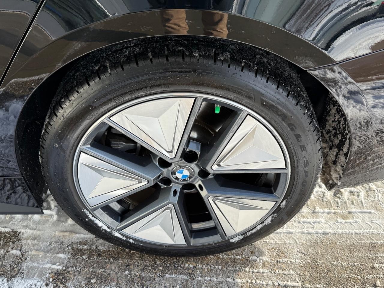 BMW i4 Vehicle Image 06