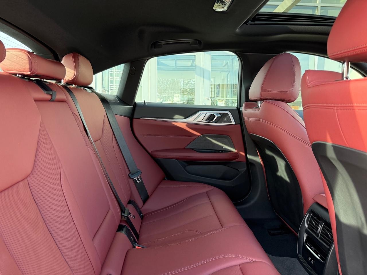 BMW i4 Vehicle Image 09