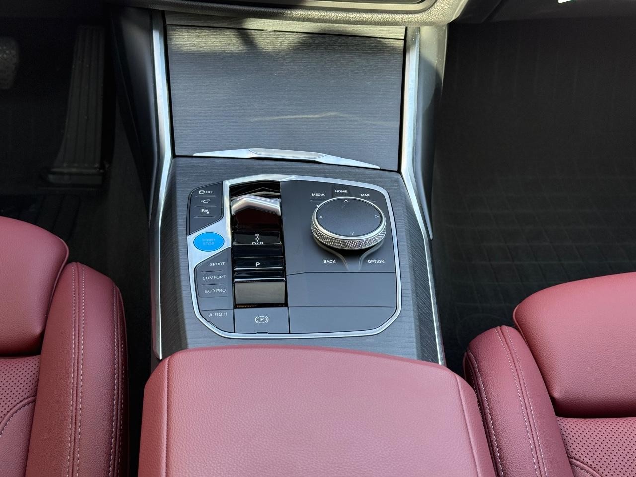 BMW i4 Vehicle Image 12