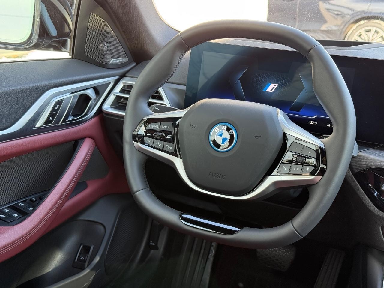 BMW i4 Vehicle Image 13