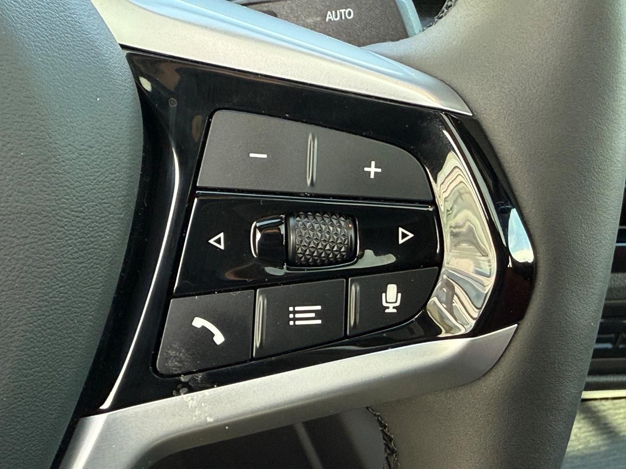 BMW i4 Vehicle Image 16