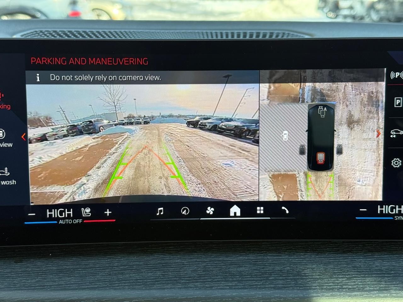 BMW i4 Vehicle Image 17