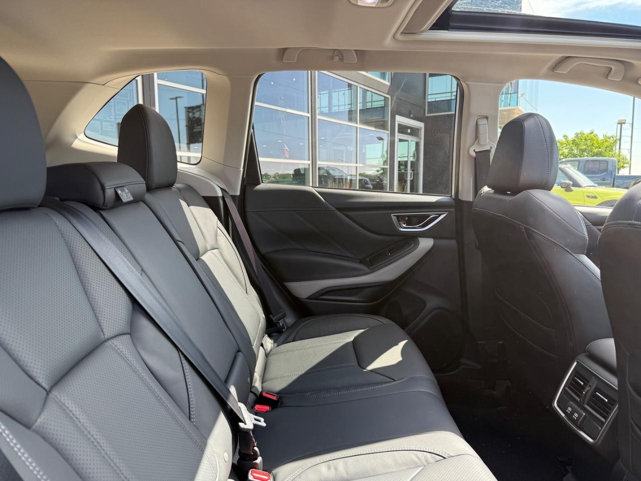Subaru Forester Vehicle Image 09