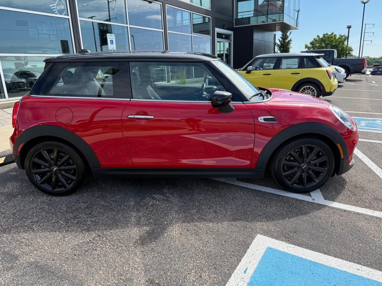 MINI Hardtop 2 Door Vehicle Image 02