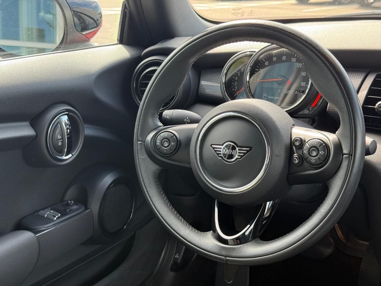 MINI Hardtop 2 Door Vehicle Image 14
