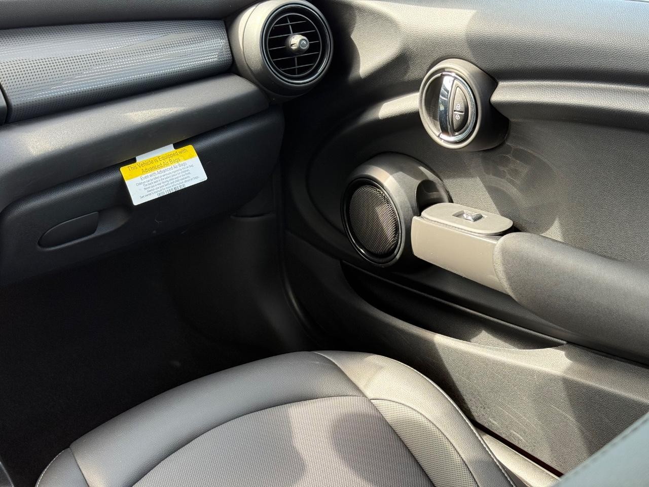 MINI Hardtop 2 Door Vehicle Image 15
