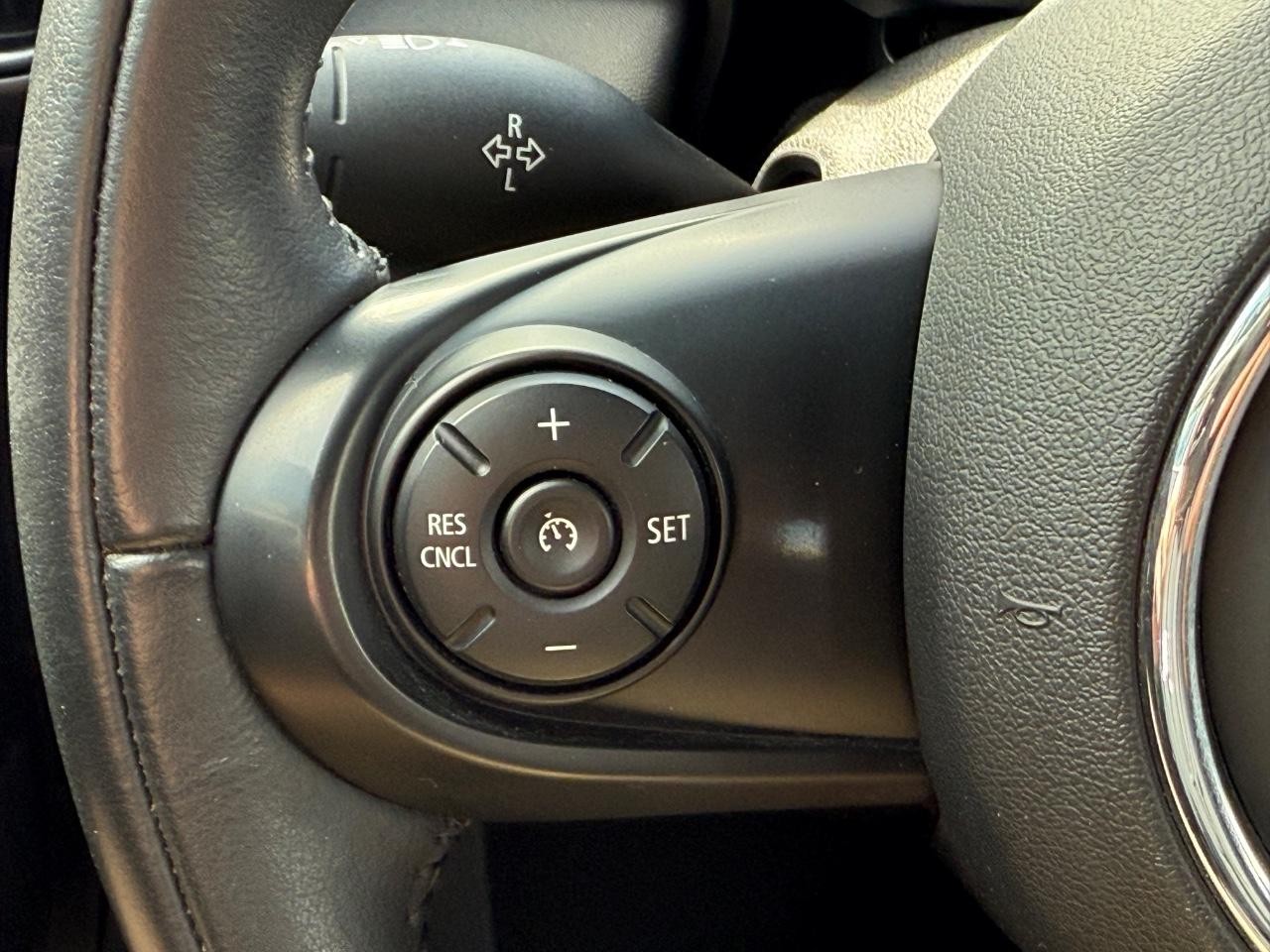MINI Hardtop 2 Door Vehicle Image 16