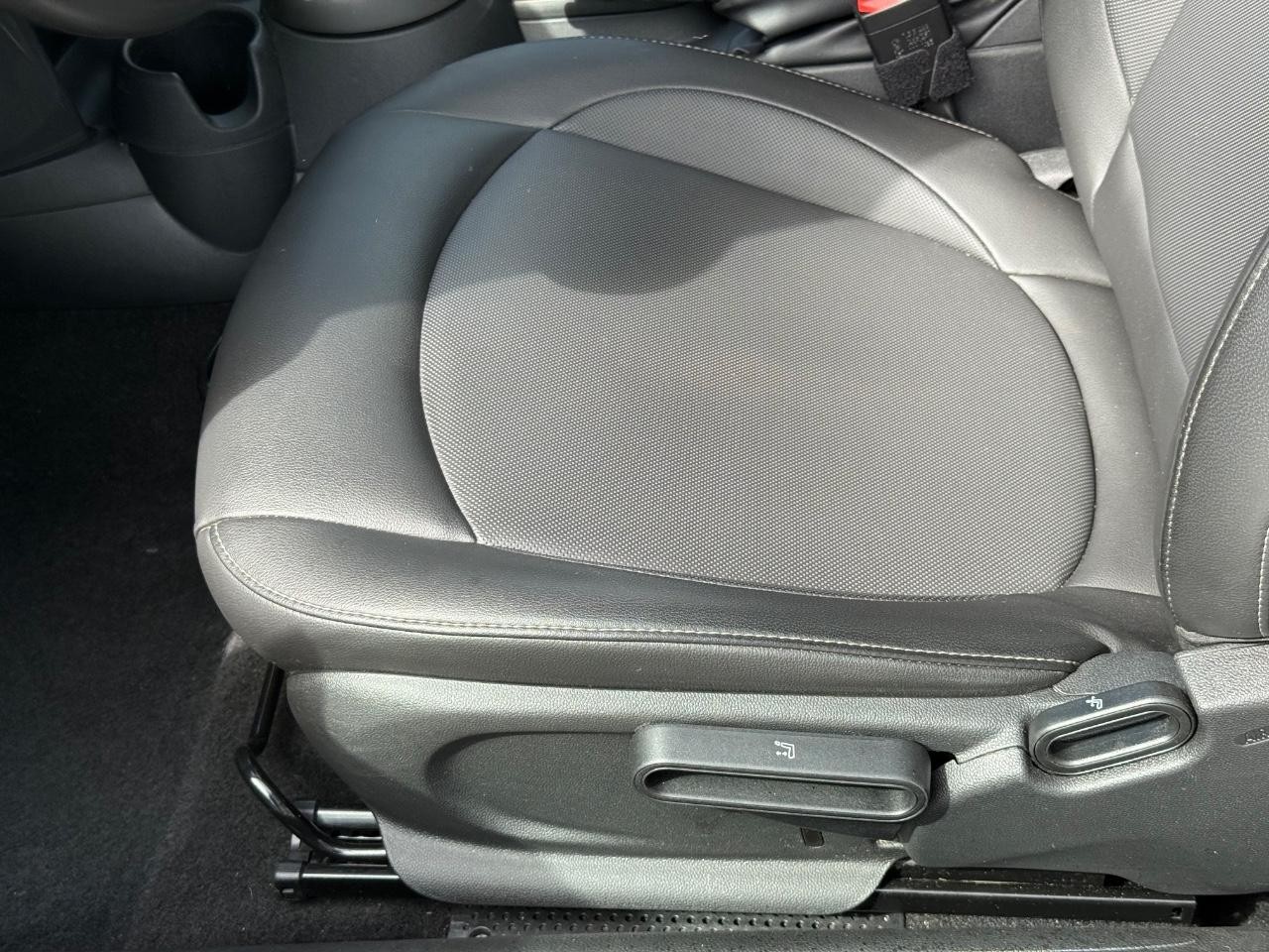 MINI Hardtop 2 Door Vehicle Image 22
