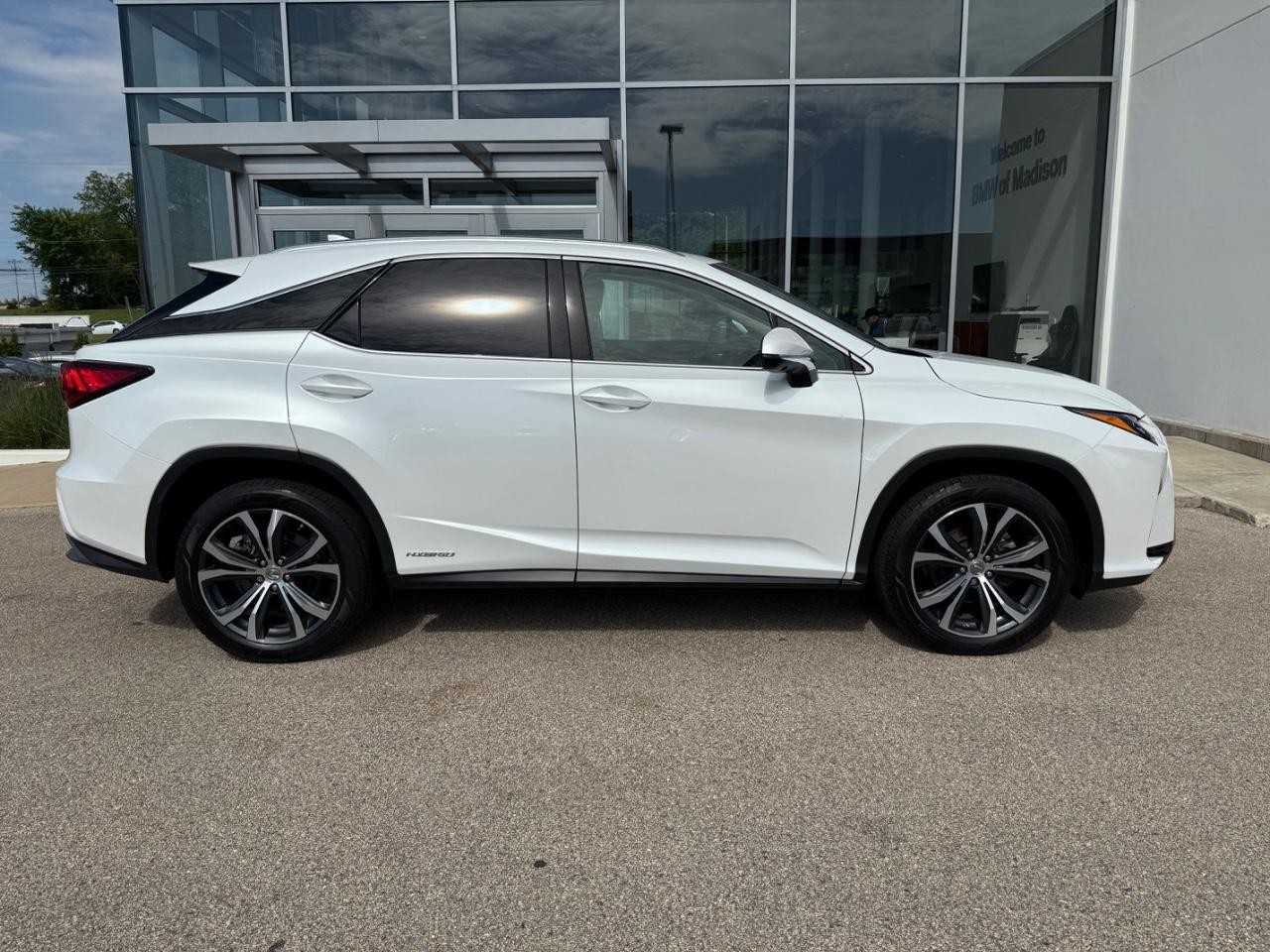 Lexus RX 450h Vehicle Image 02