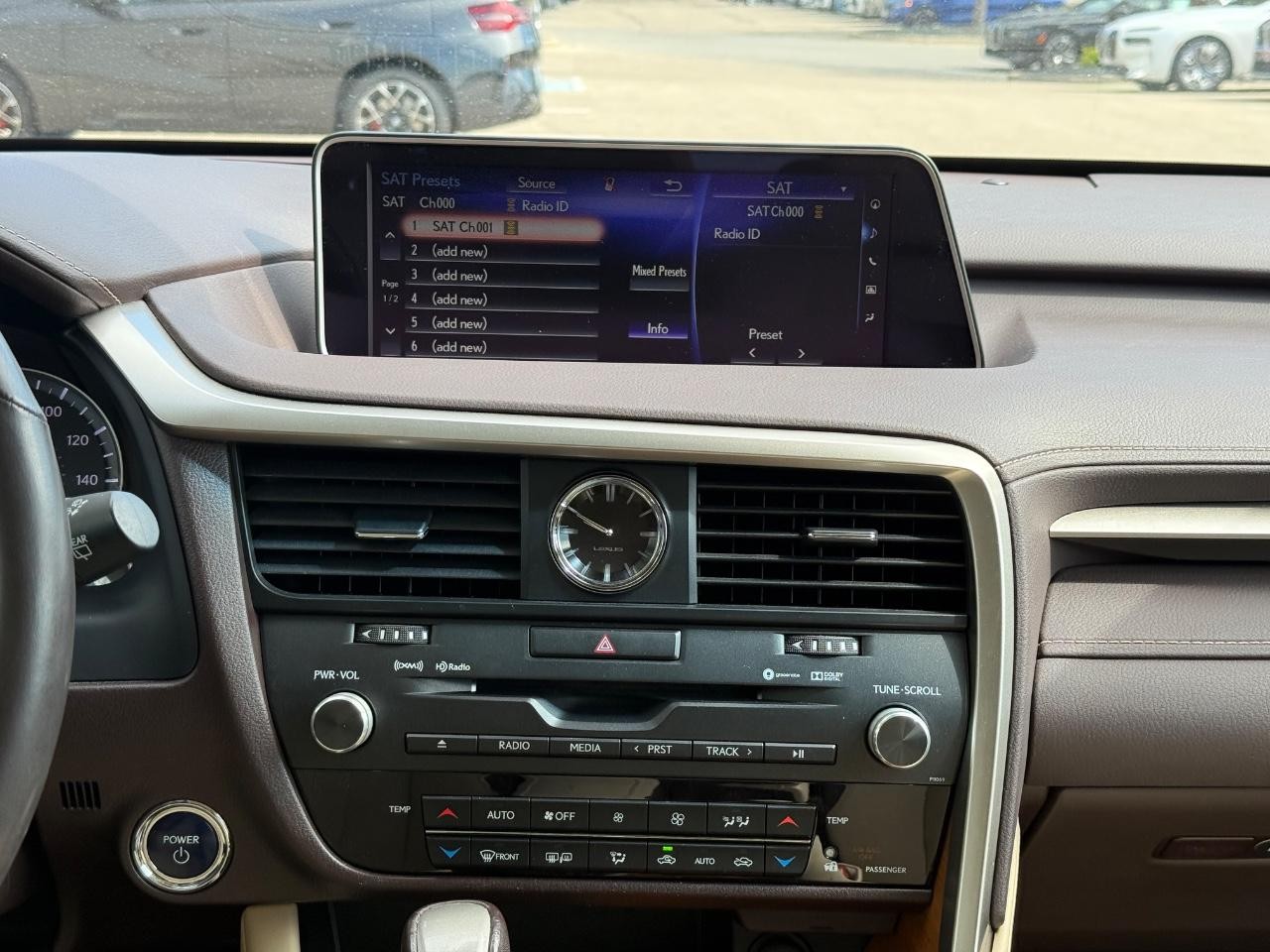 Lexus RX 450h Vehicle Image 12
