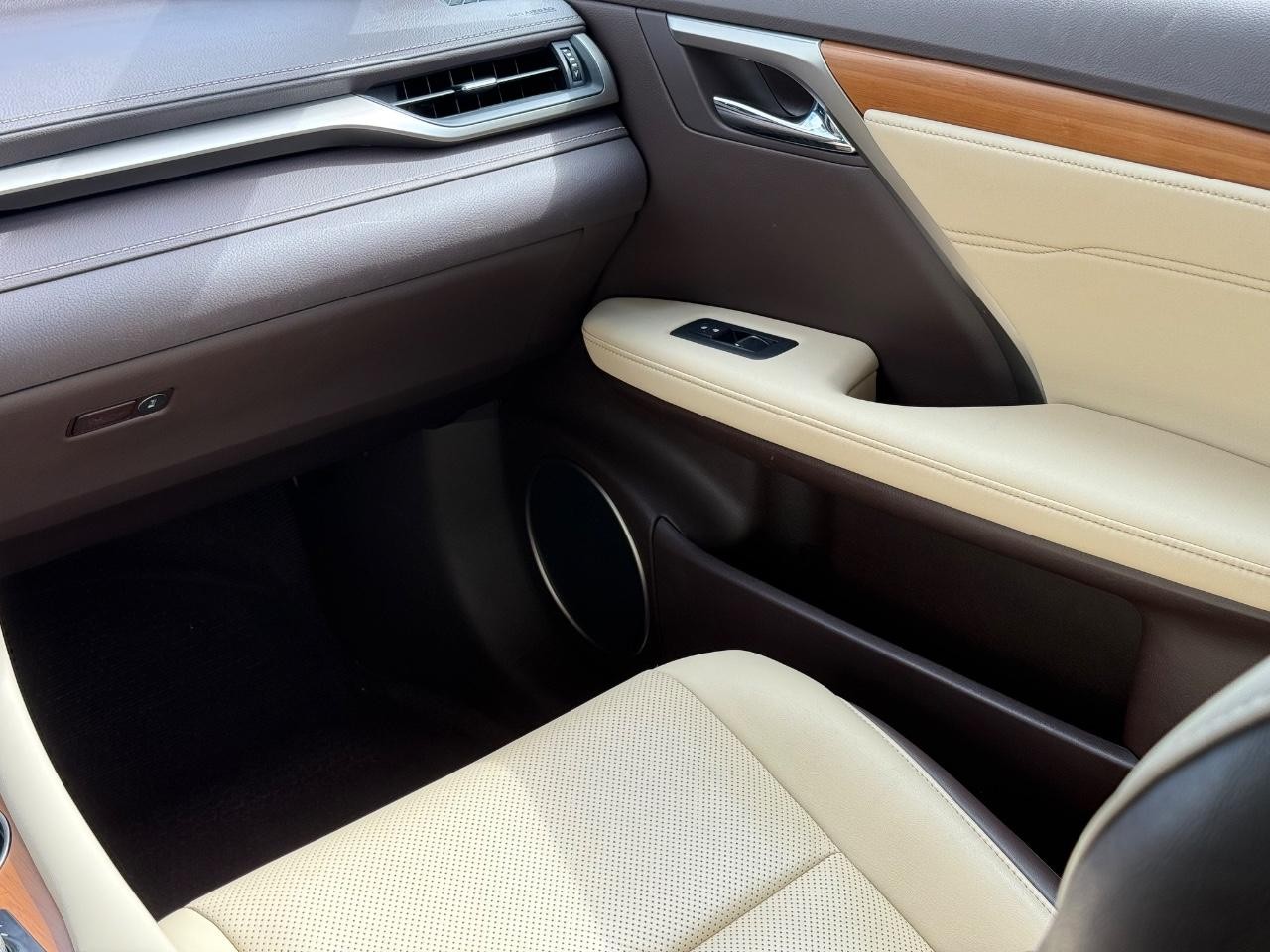 Lexus RX 450h Vehicle Image 15