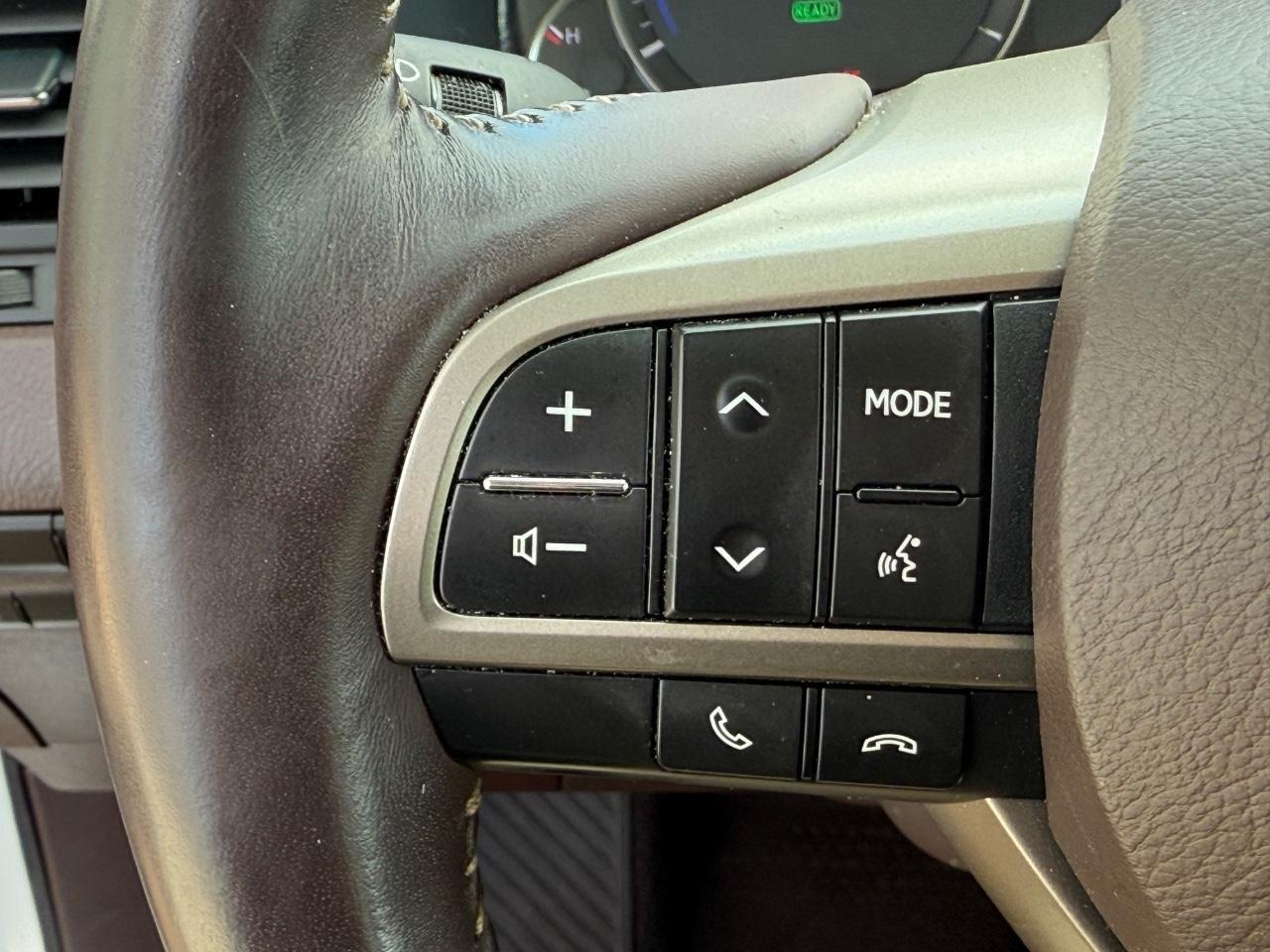 Lexus RX 450h Vehicle Image 17