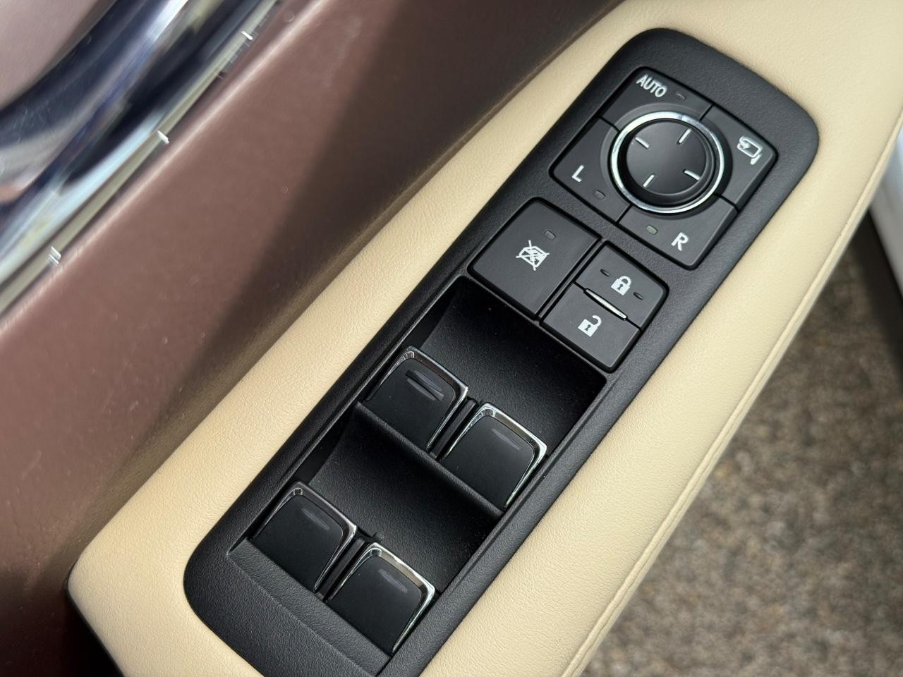 Lexus RX 450h Vehicle Image 23